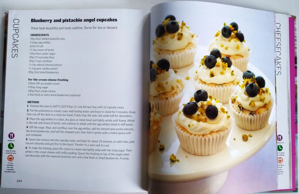 Everyday Easy: Cakes and Cupcakes by Dorling Kindersley