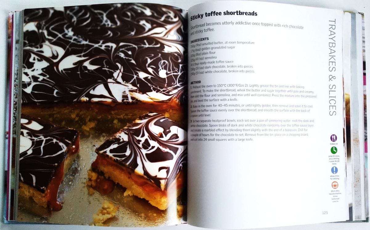 Everyday Easy: Cakes and Cupcakes by Dorling Kindersley