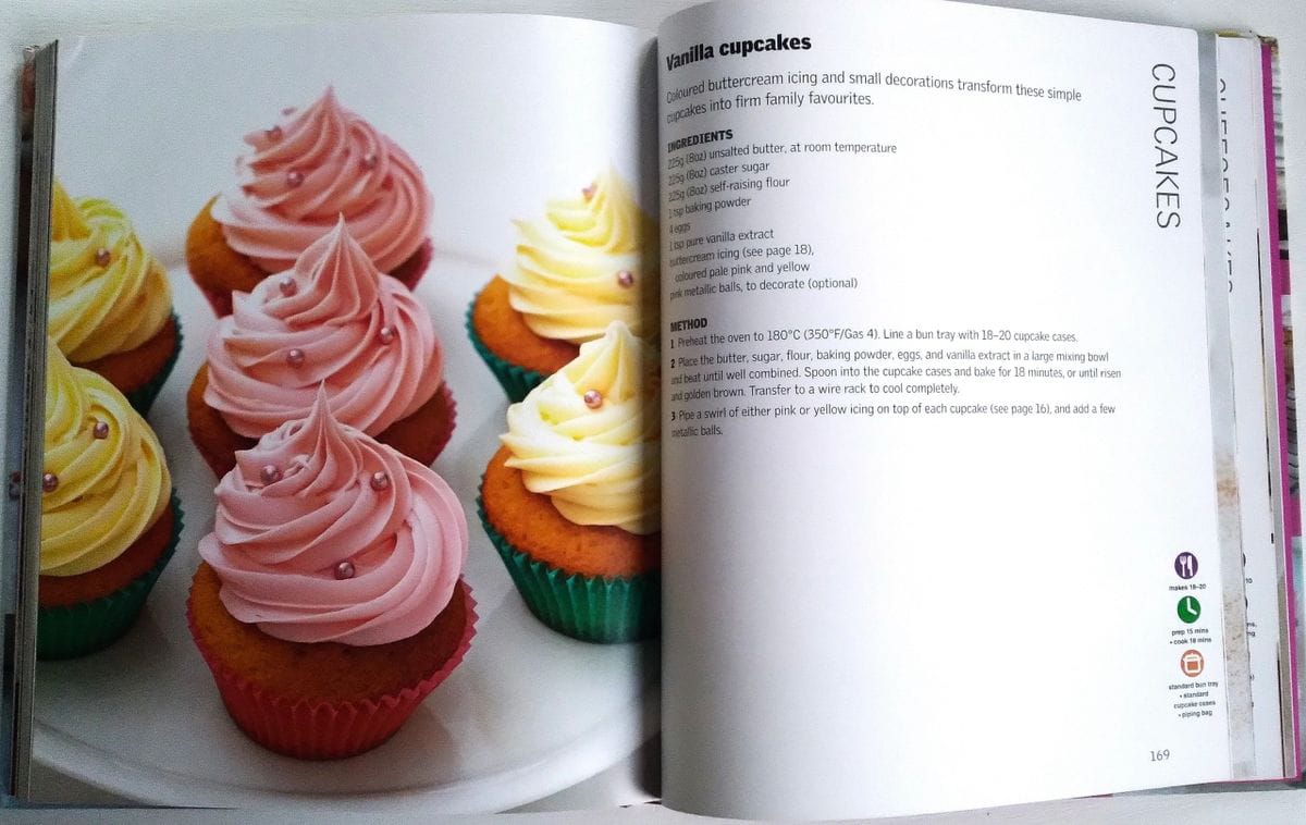 Everyday Easy: Cakes and Cupcakes by Dorling Kindersley